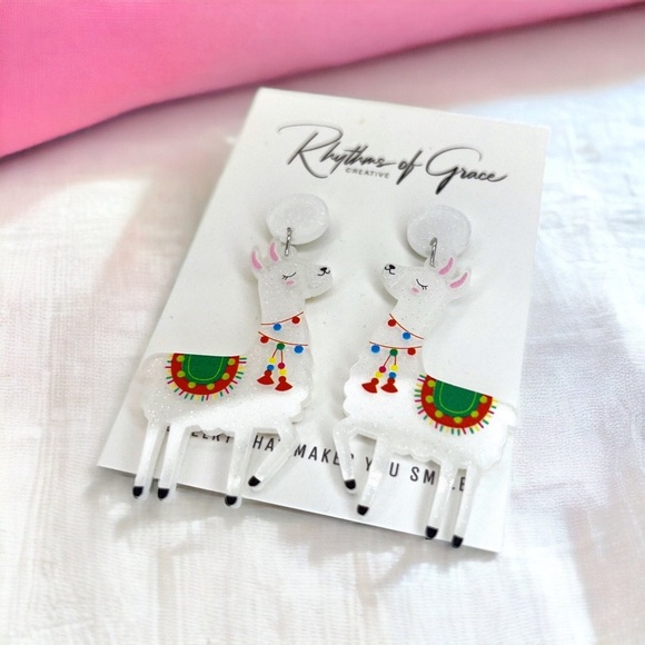 Get Llama-tastic Style with These White Glitter Llama Dangle Earrings! 🦙✨NWT - Picture 3 of 4